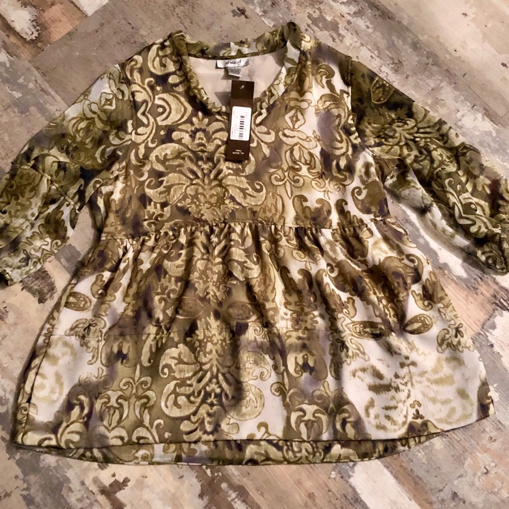 NWT gorgeous olive and gold flowy empire top